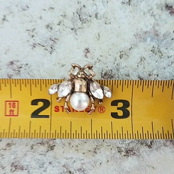Only one left !!! Bee pearl earrings new - Picture 3 of 4